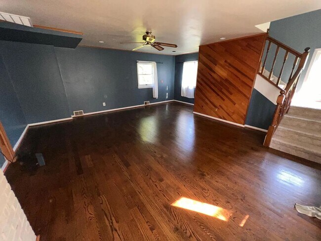 Foto del edificio - Stunning 4-Bedroom Single Family Home in Hatboro! Available mid-April!