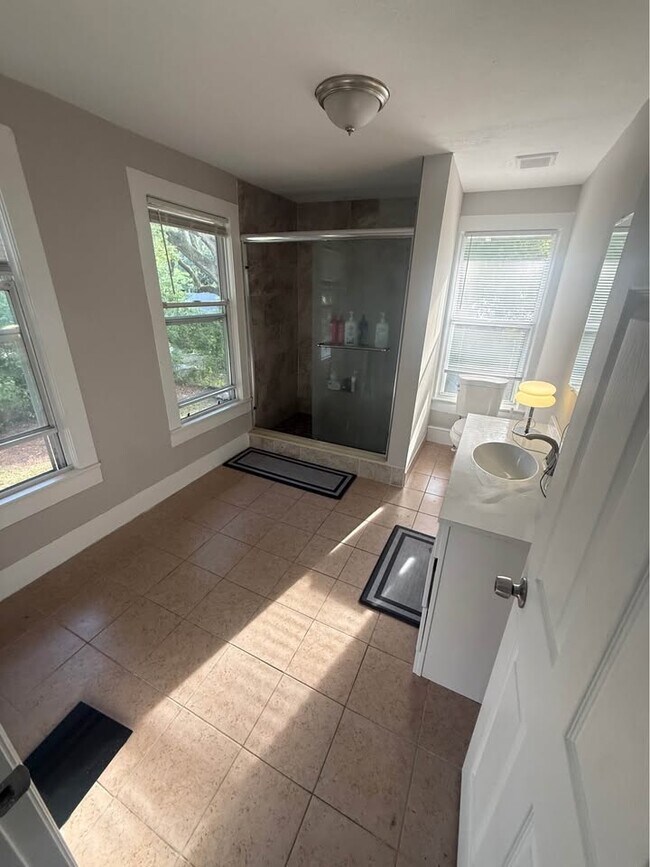 Foto del edificio - 1322 W 23rd St