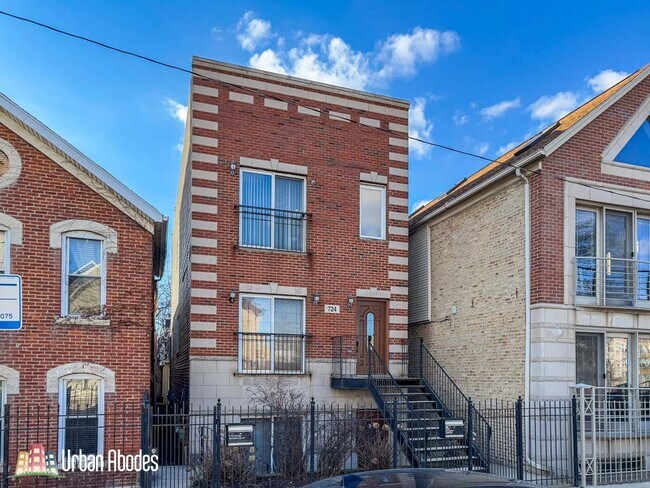 Building Photo - 724 N Willard Ct