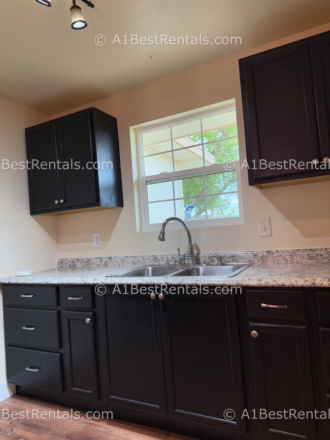 Foto del edificio - 3205 Sierra St