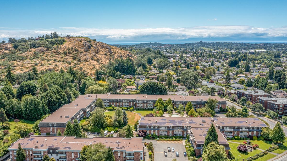 Fraser Tolmie Apartments Apartments 1701 Cedar Hill Cross Rd Victoria, BC