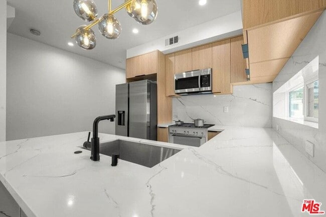 Foto del edificio - 2001 Vista Del Mar Ave