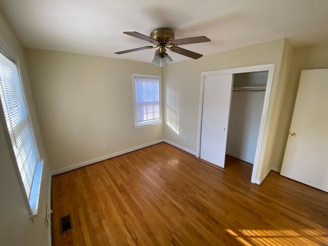 Building Photo - — AVAILABLE APRIL 1ST —Three Bedroom Two Bathroom Brick Ranch Home in the West End Available Apri...