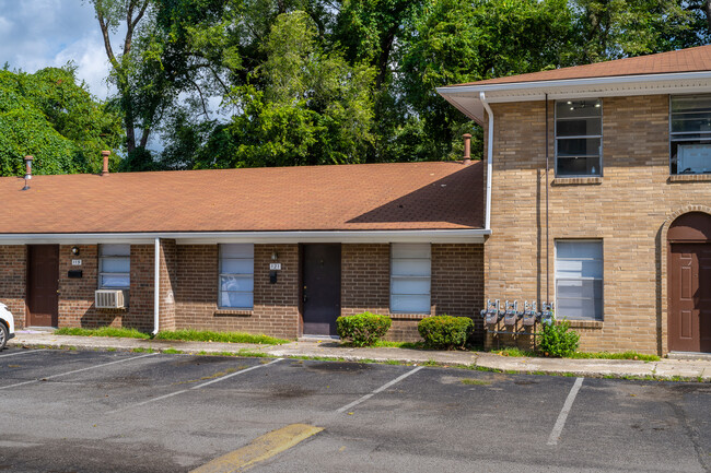 Building Photo - Dixie Downs Apartments