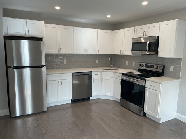 Building Photo - 41 Bank St