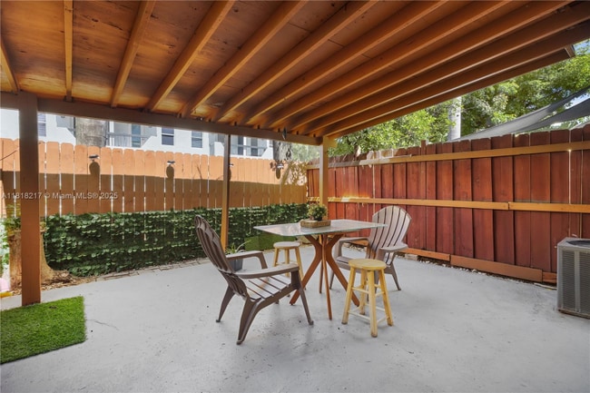 Foto del edificio - 8360 NW 8th St