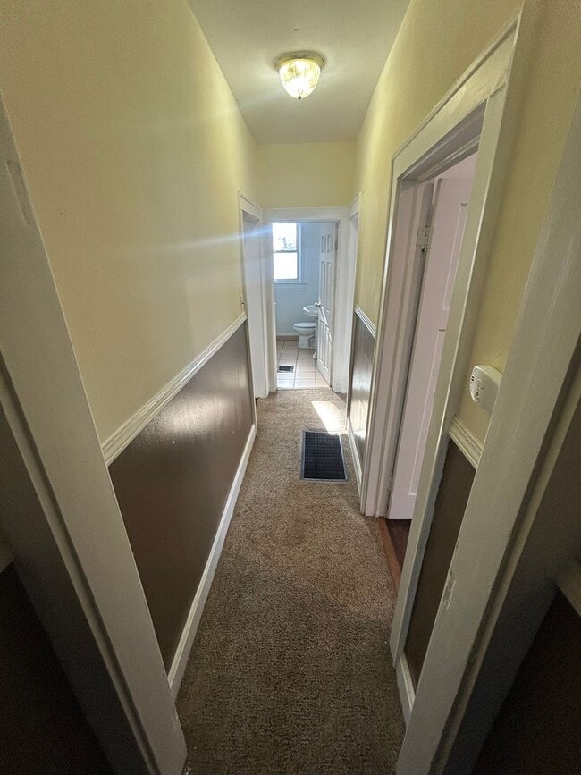 Foto del edificio - 819 Covert Ave