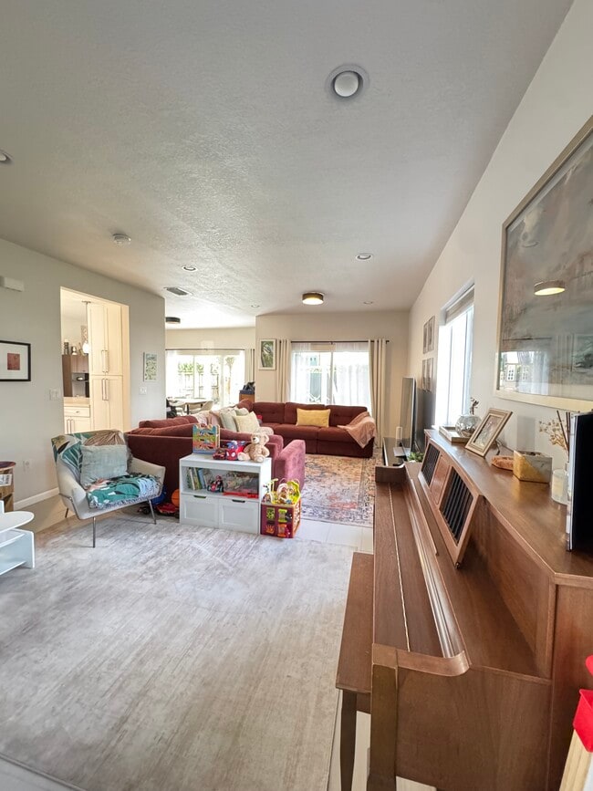 Photo - 396 NE 33rd Terrace House