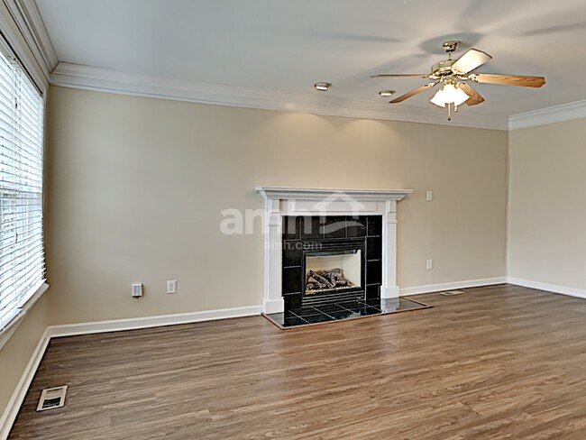 Foto del edificio - 5701 Grass Walk Ln