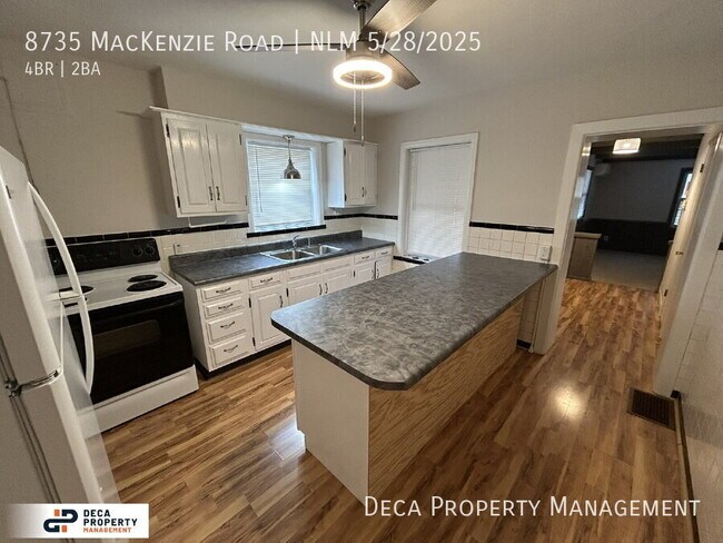 Foto del edificio - 8735 MacKenzie Rd