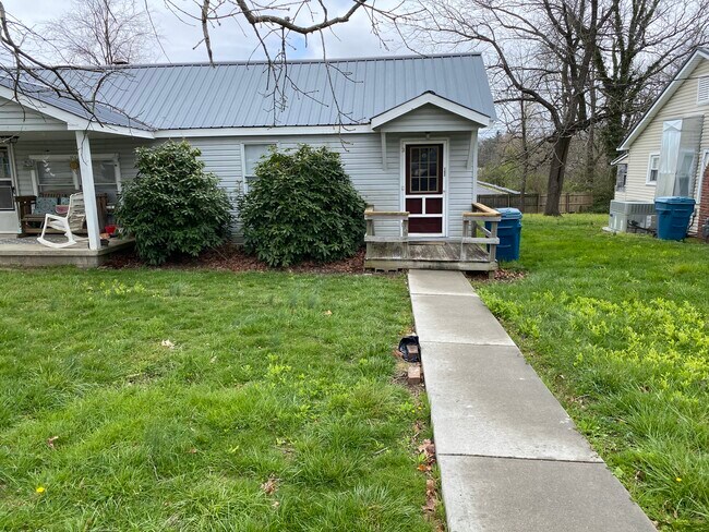 Foto del edificio - 79 Yvonne Ave