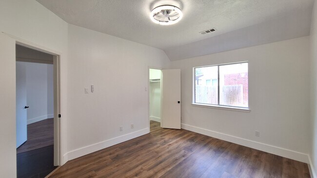 Building Photo - 17122 Canterbury Green Ct