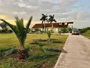 Building Photo - 2378 Mile 4 N