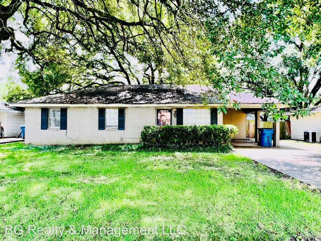 Primary Photo - 3 br, 1.5 bath House - 123 August Drive