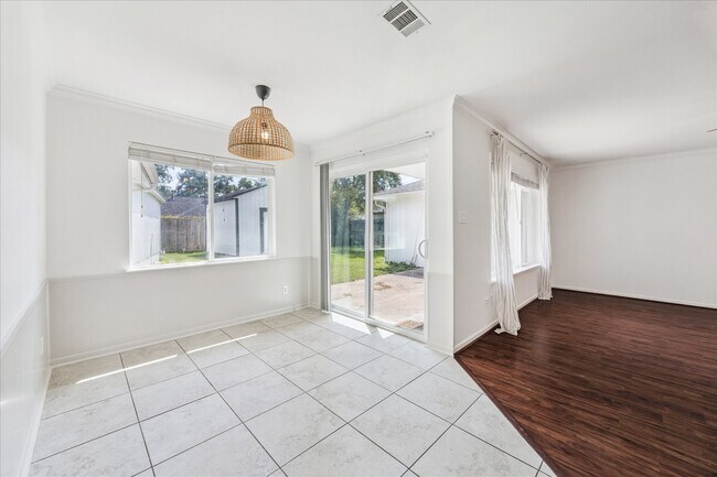 Building Photo - 2314 Eaglerock Dr