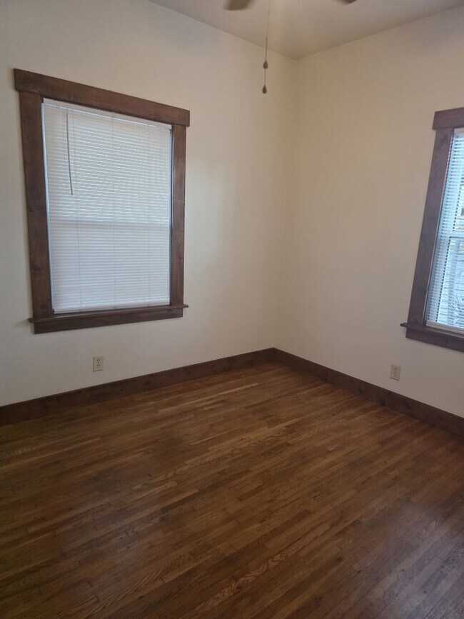 Foto del edificio - 3506 E 10th St