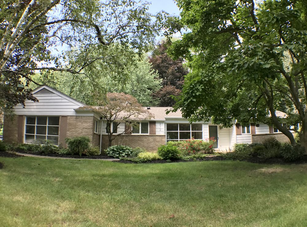Primary Photo - 272 Applewood Ln