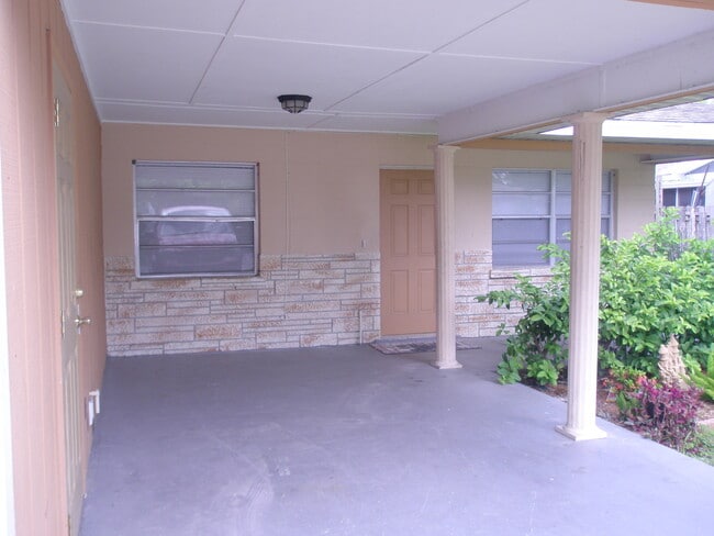Building Photo - Newly renovated 2 bedroom duplex in Braden...