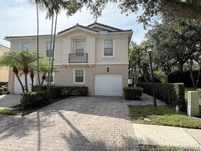 Building Photo - 230 Fortuna Dr
