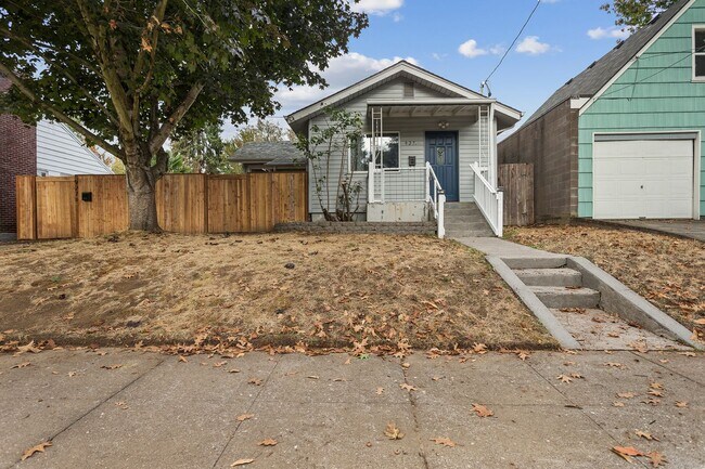 Building Photo - 927N