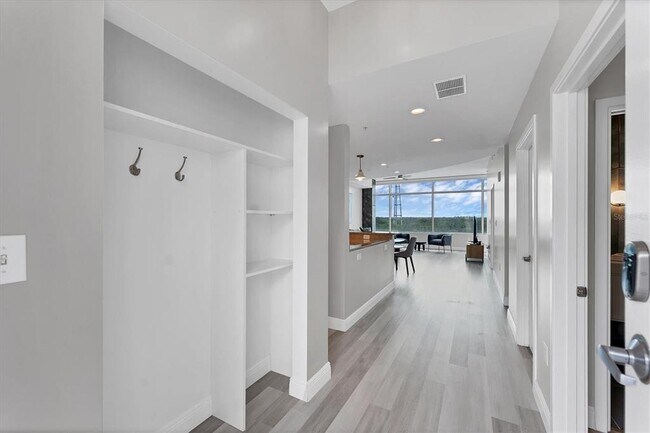 Foto del edificio - 525 E Jackson St