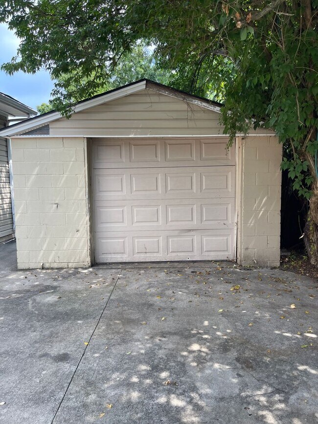 Foto del edificio - Beautiful Home In Kenwick with Potential 4...