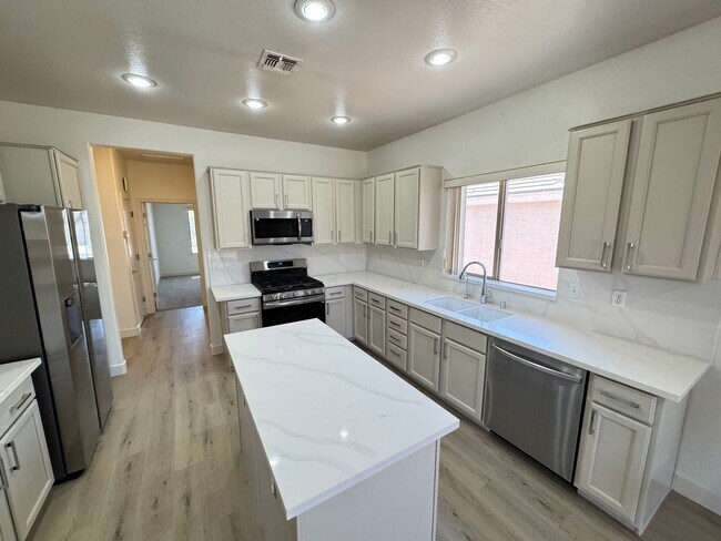 Foto del edificio - Remodeled 2BD/2BA with Golf & Mountain Vie...