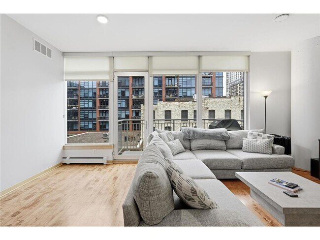 Foto del edificio - 215 10th Ave S