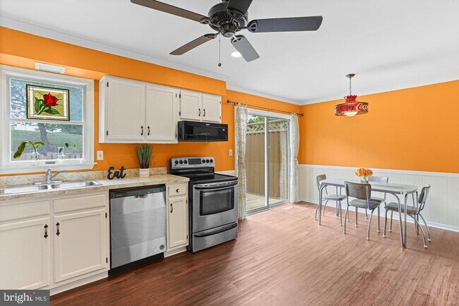 Building Photo - 1321 Oak View Dr