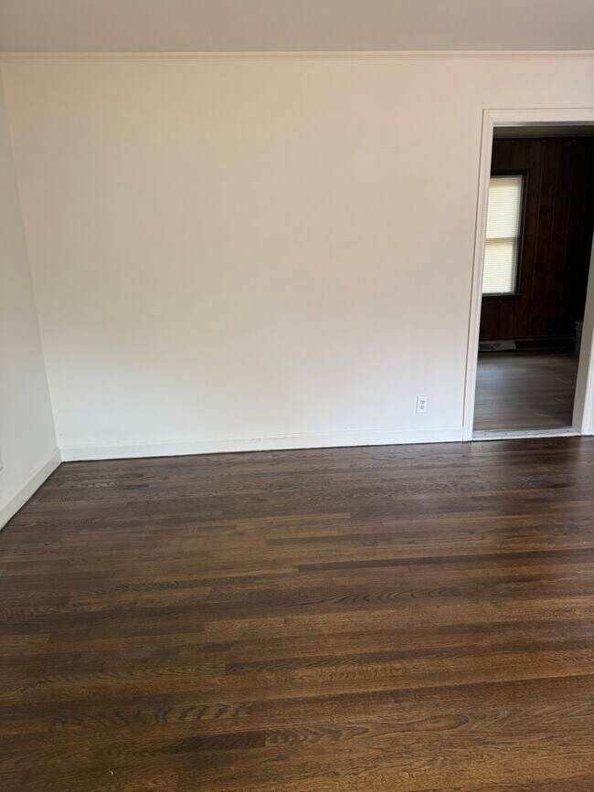 Foto del edificio - 3 bedroom 1 bathroom house