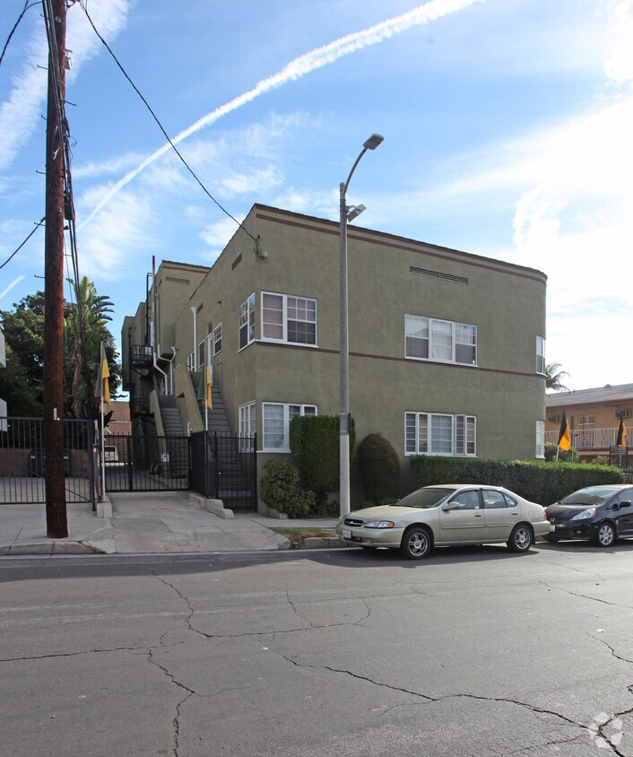 Building Photo - 1716-1722 N Serrano Ave
