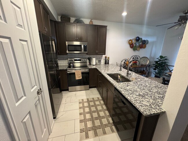 Foto del edificio - Beautiful Furnished 2 Bedroom Home on Golf Course!!