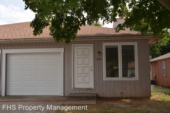 Building Photo - 2 br, 1 bath House - 614 W. Edgewood St