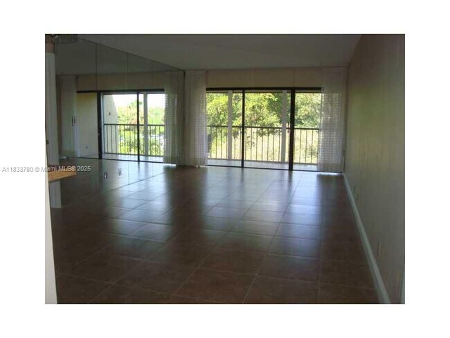 Building Photo - 200 Lakeview Dr