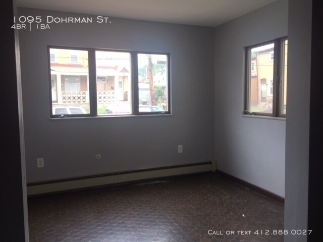 Building Photo - Large  4 Bedroom house in McKees Rocks