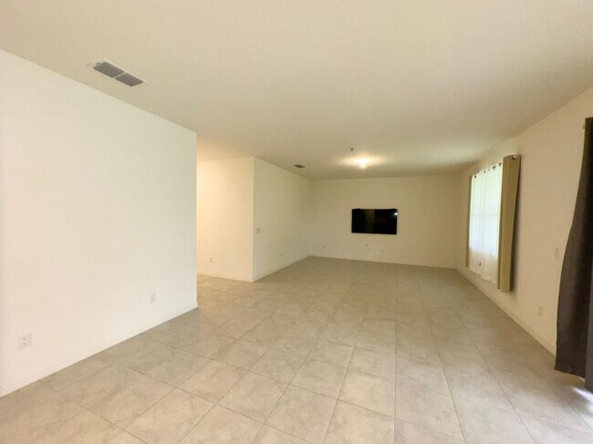 Foto del edificio - 3551 74th Ave Cir E
