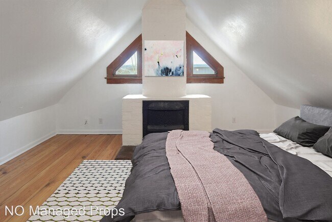 Building Photo - 2 br, 1 bath House - 1701 Jena St. #1