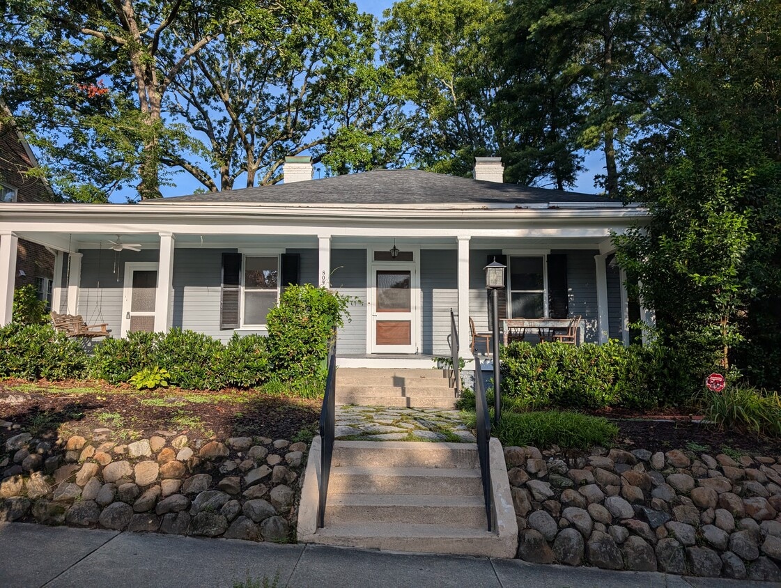 Primary Photo - 809 Simpson St