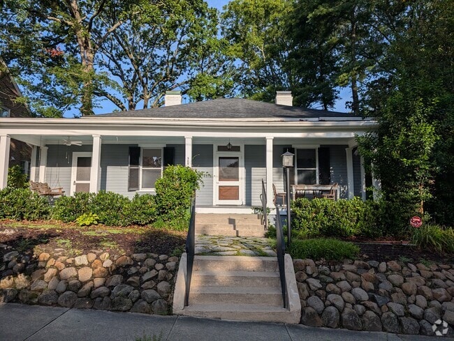 Building Photo - 809 Simpson St