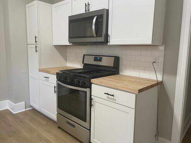 kitchen - 1733 S Delaware St
