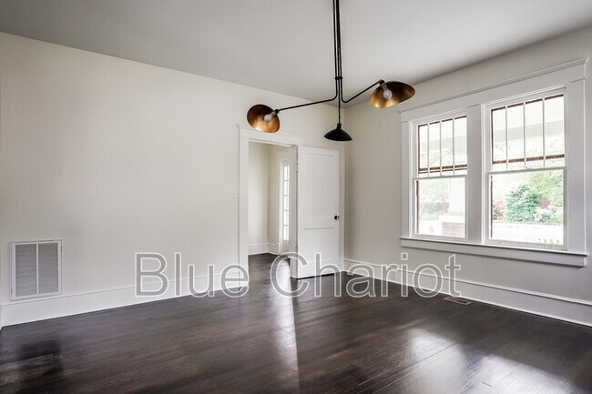 Foto del edificio - 2607 Chapel Hill Rd