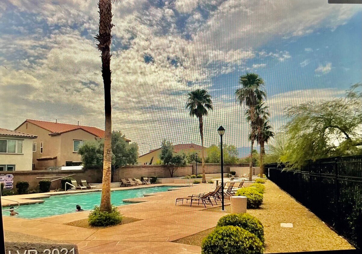 Foto del edificio - 7701 W Robindale Rd