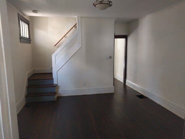 Dining room - 254 E Gates St