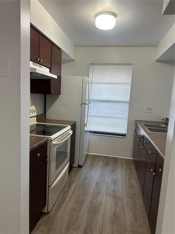 Foto del edificio - 8428 Camden St
