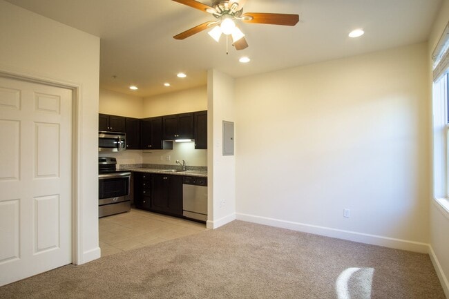 Photo - Contemporary Studio in the Heart of the Ea... Apartment