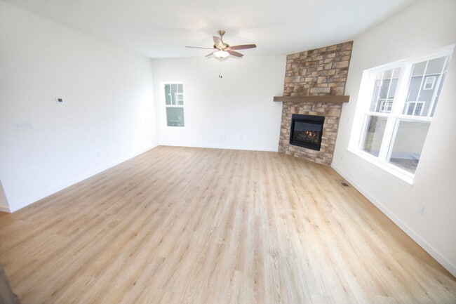 Foto del edificio - N116W7245 Oakmont Dr