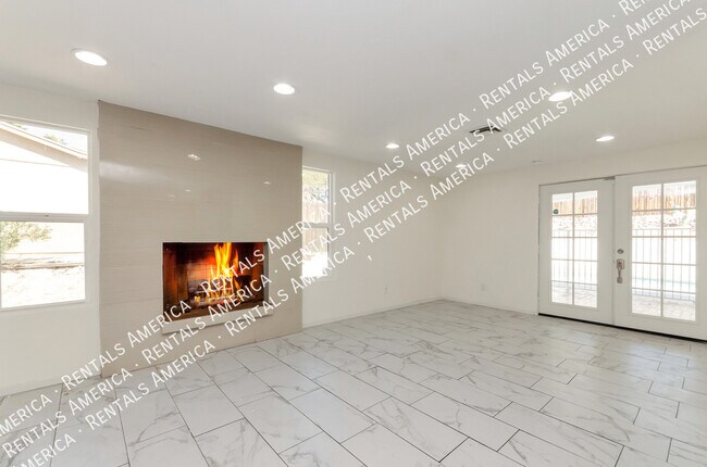 Building Photo - 4 Bedroom 3 Baths with POOL