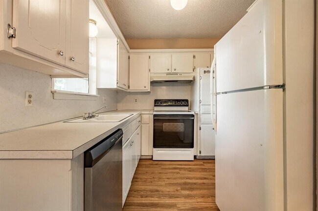 Foto del edificio - 1220 E Brooks St