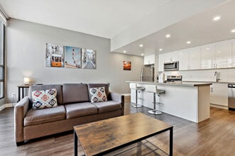 Building Photo - 78 Gerrard St W