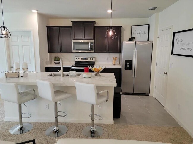 Foto del edificio - 5517 Amusement Ave